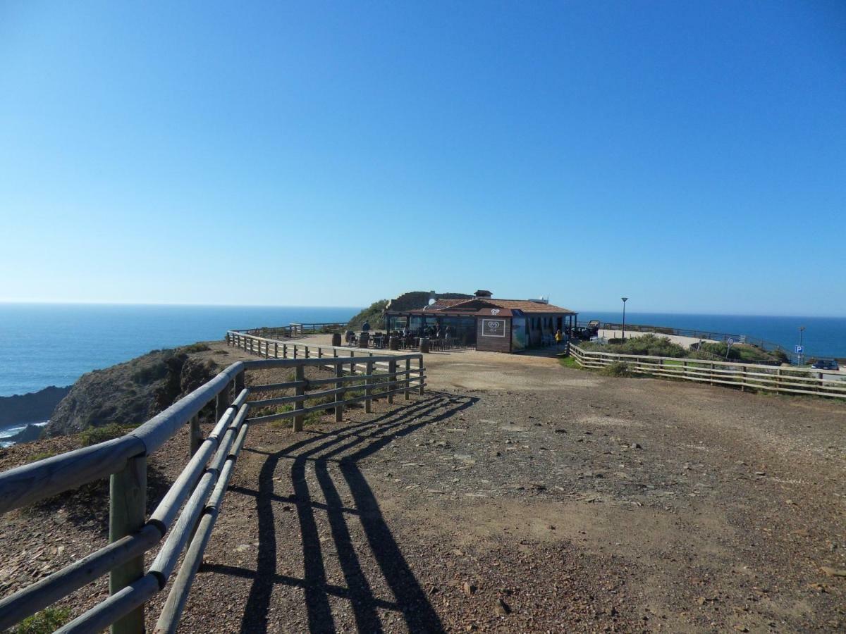 Moradia Vale Da Telha Villa อัลเจซูร์ ภายนอก รูปภาพ